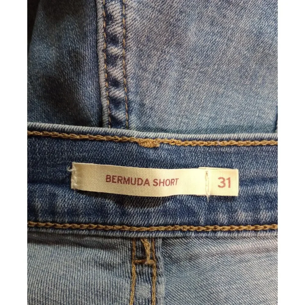 Levis Bermuda Shorts Womens 31 Medium Wash Distressed Denim Stretch Jean‎ Shorts
